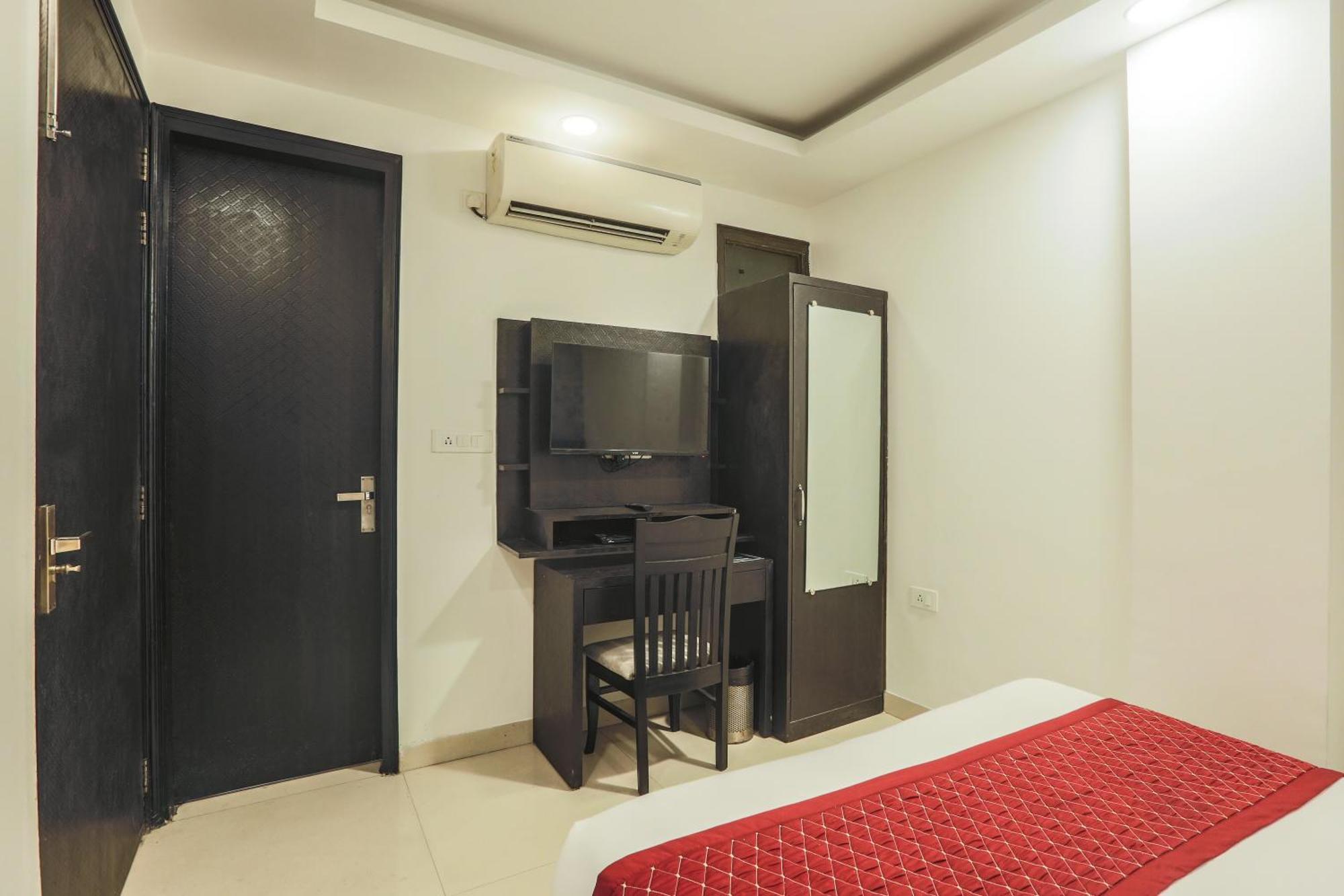 The Atlantes Suite Near Delhi Airport New Delhi Bagian luar foto