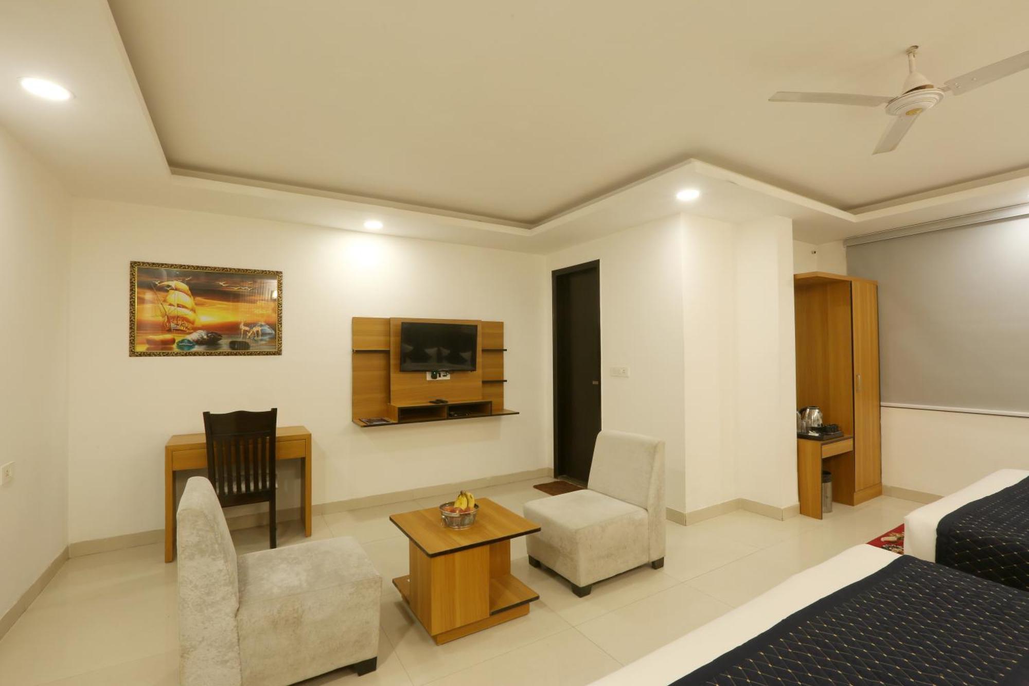 The Atlantes Suite Near Delhi Airport New Delhi Bagian luar foto